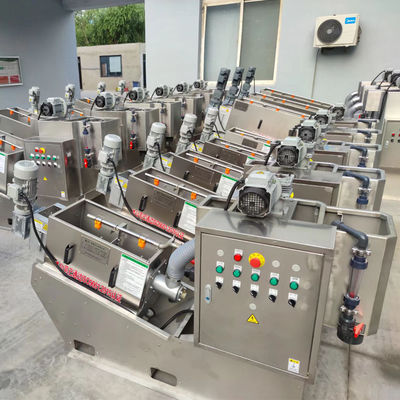 La macchina di disidratazione dei fanghi del torchio a vite del concime del pollo e del maiale ha integrato