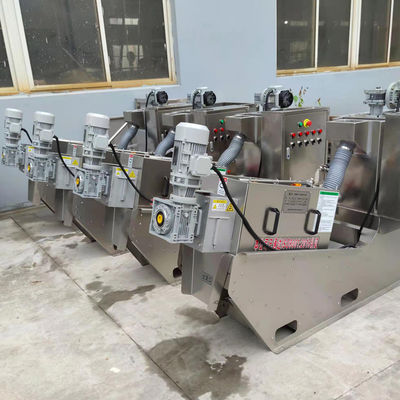 La macchina di disidratazione dei fanghi del torchio a vite del concime del pollo e del maiale ha integrato