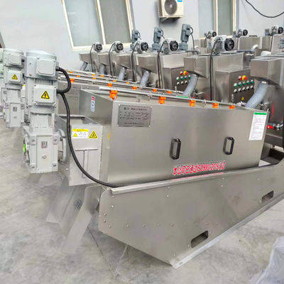 La macchina di disidratazione dei fanghi del torchio a vite del concime del pollo e del maiale ha integrato