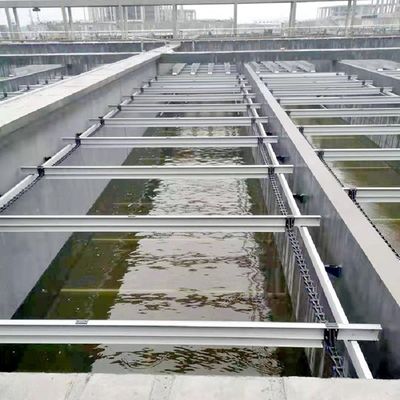 Apparecchio per lo spurgo delle caldaie a catena non metallico in chiarificatore del fango