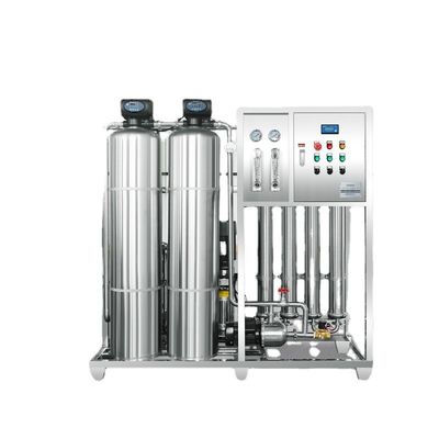 L'attrezzatura pura di trattamento delle acque di osmosi inversa dell'acqua ha integrato 2t/H automatico