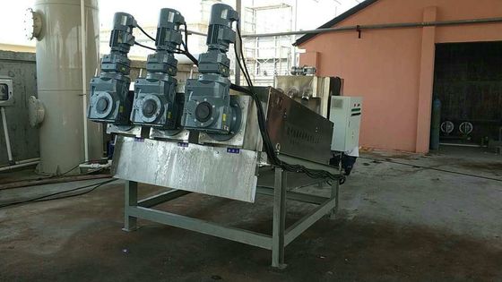 Tre grado industriale impilato della macchina di disidratazione dei fanghi della vite del motore 300